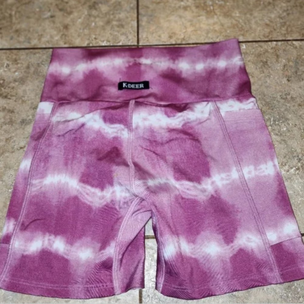 K-Deer bike shorts size medium -4" - EUC!